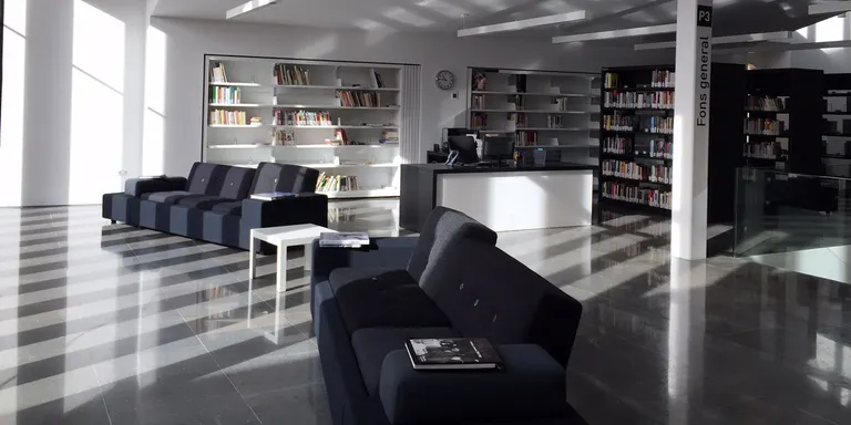 La biblioteca Carles Morató reprèn demà el préstec i retorn de documents