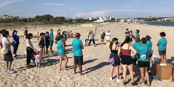 L’Associació Mediambiental la Sínia realitza la segona jornada de voluntariat ambiental a la platja d'Altafulla