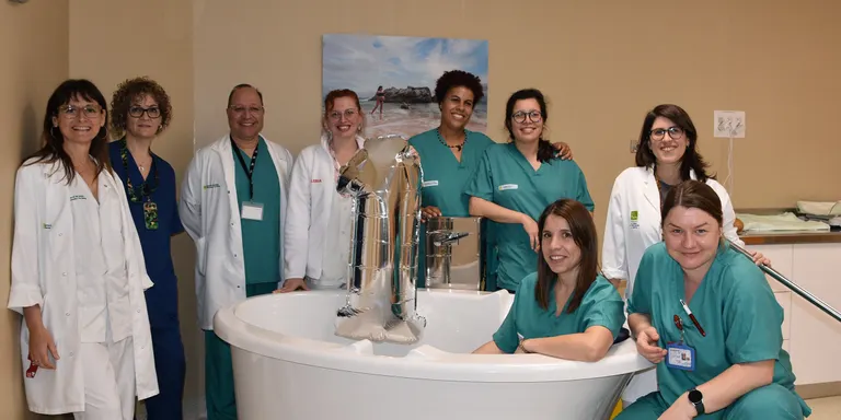 El 18,6% de les dones que han parit sense anestèsia a l'Hospital de Calella han donat a llum dins l'aigua