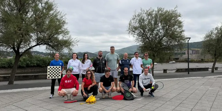 EL AYUNTAMIENTO DE IRUN ACTIVA EL VERANO CON 24 CURSOS EN EL MARCO DE "UDA 2026"
