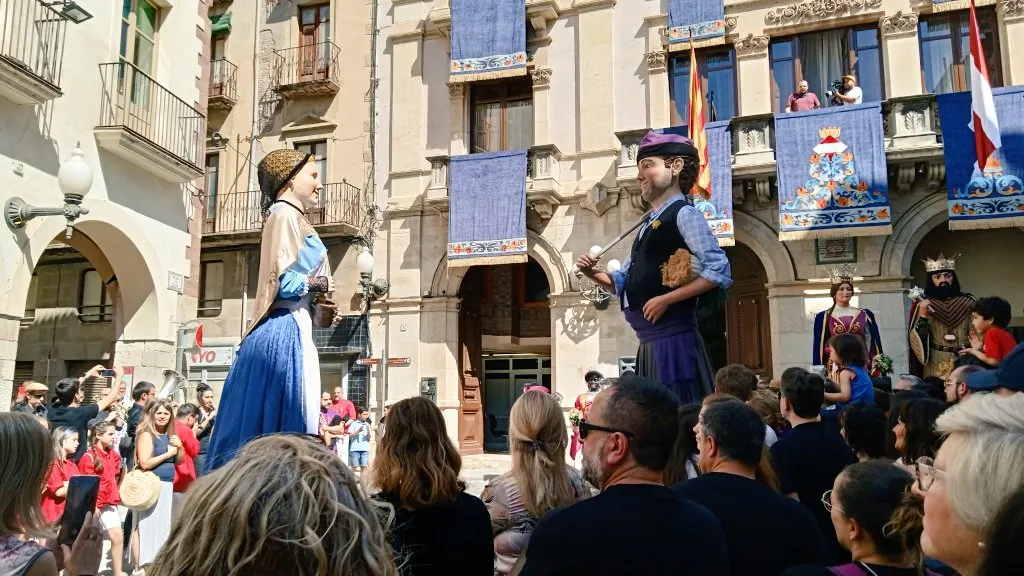 Els gegants Antonet i Angelina estrenen nous vestits