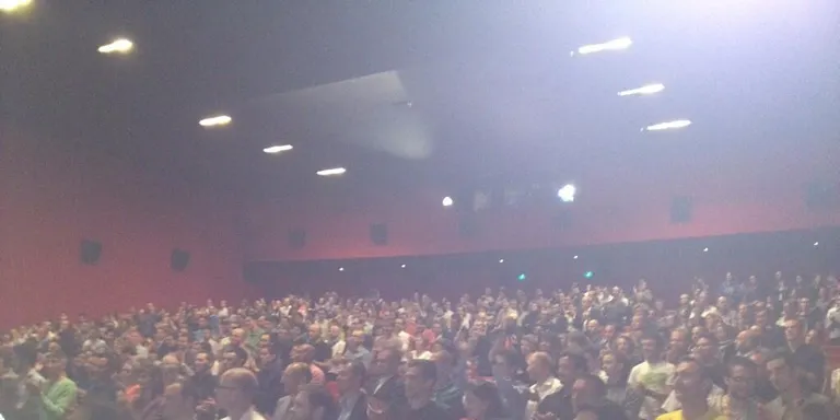 'A fine line' es presenta amb èxit a París