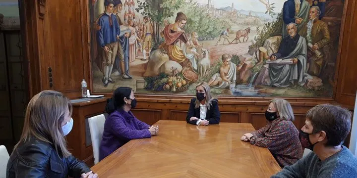 Conveni entre l’Ajuntament de Valls i la URV per un programa de voluntaris universitaris