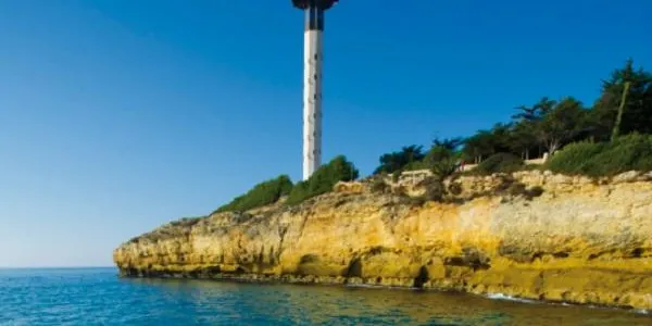 Torredembarra obre les reserves per visitar el far