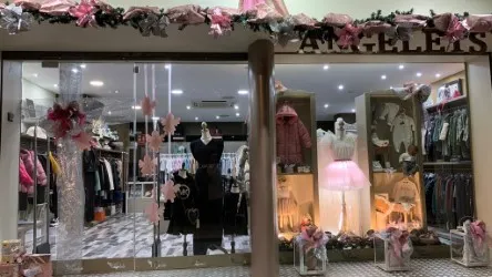 La Unió de Botiguers de Cambrils lliura els premis del Concurs Nadalenc d’Aparadors