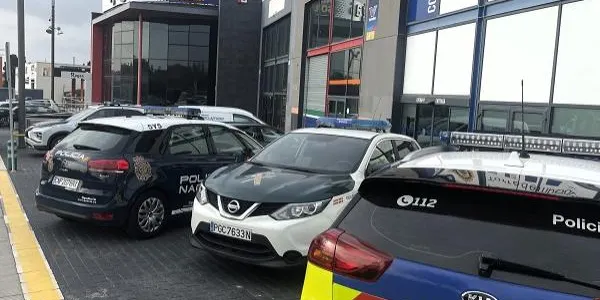 Desmantellen a Torredembarra dues naus industrials on es reparaven vehicles de forma il·legal