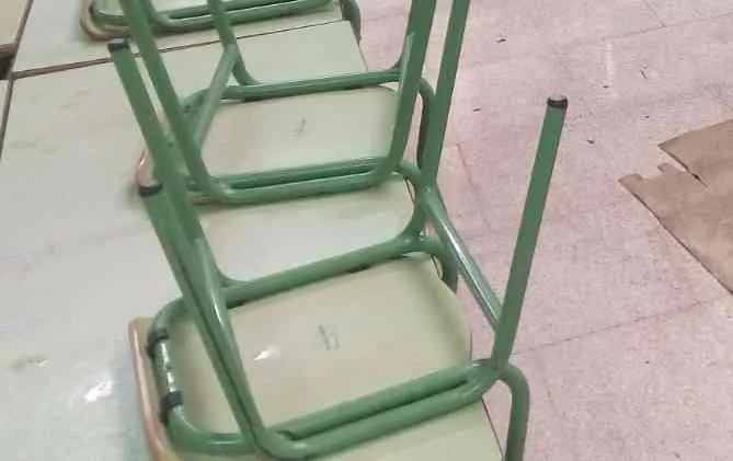 Els sindicats educatius convoquen 5 dies de vaga al març i avisen que no començaran el curs vinent si Cambray no es mou