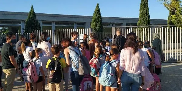 Familiars d’alumnes i docents del Baix Gaià uneixen forces per demanar la jornada continuada a les escoles