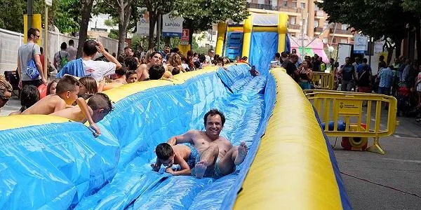 ATECA augmenta la seva participació en la Festa Major Petita d’Altafulla amb el Súper Tobogan d’aigua de 75 metres per a tota la família