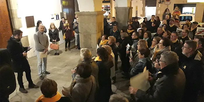 Unes dues-centes persones reclamen l'alliberament de Jordi Sánchez i Jordi Cuixart quan fa 3 mesos del seu empresonament