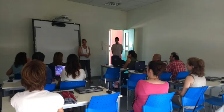 Una vintena de participants en un curs gratuït de xarxes socials per a treballadors, autònoms i aturats