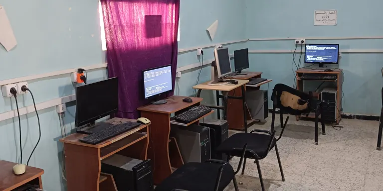 Tres arenyencs col·laboren amb l'ONG Rivas Sahel en el projecte 'Aulas 3.0'