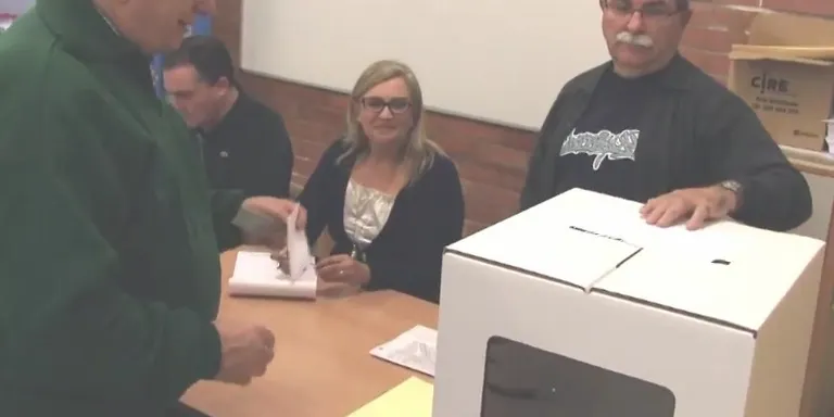 ERC, AUP i PDeCAT demanen responsabilitzar-se d'obrir els espais municipals per l'1O