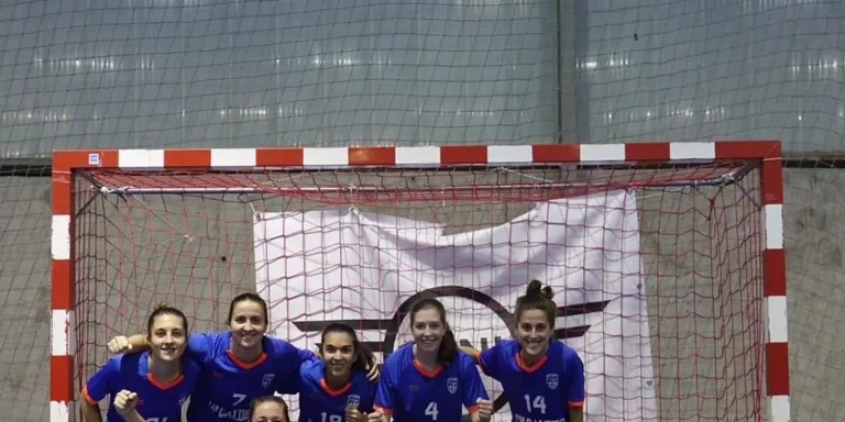 El CN Caldes femení de futbol sala apallissa el Penya Esplugues amb vuit gols en els darrers 9 minuts de partit