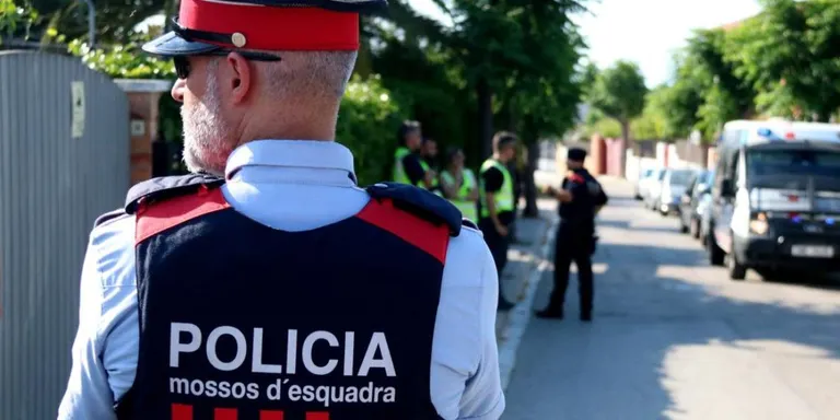 Sis detinguts per atemptar contra els Mossos durant el Carnaval de Constantí