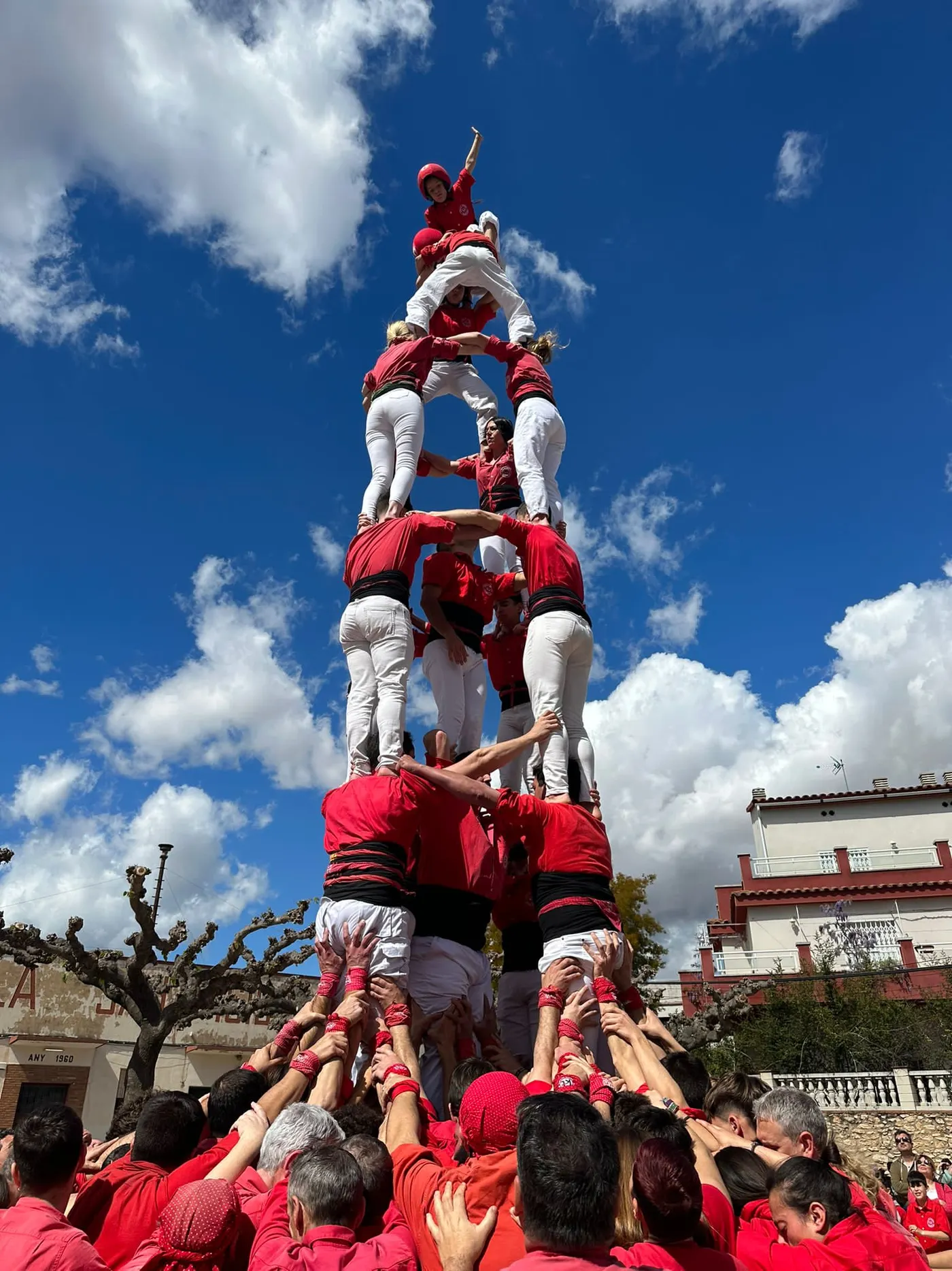 La Colla Joves completa els primers castells de 7 a Puigpelat