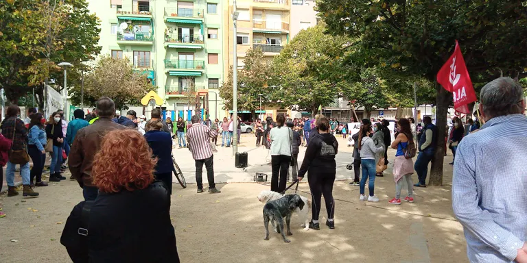 Prop de 200 persones es concentren a Pineda contra el racisme i el feixisme