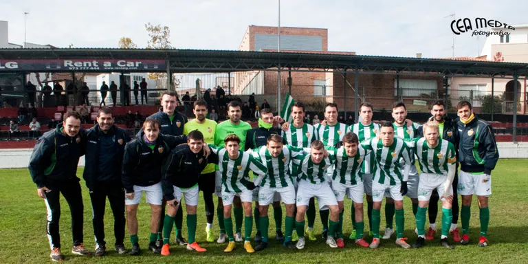 Empat diumenge al matí al camp del Benavent en un partit que ha aplegat força gent al camp