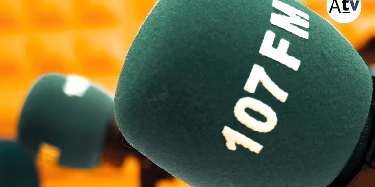 Vine i participa al debat entre les forces polítiques del consistori el 26 de març a la Sala Municipal