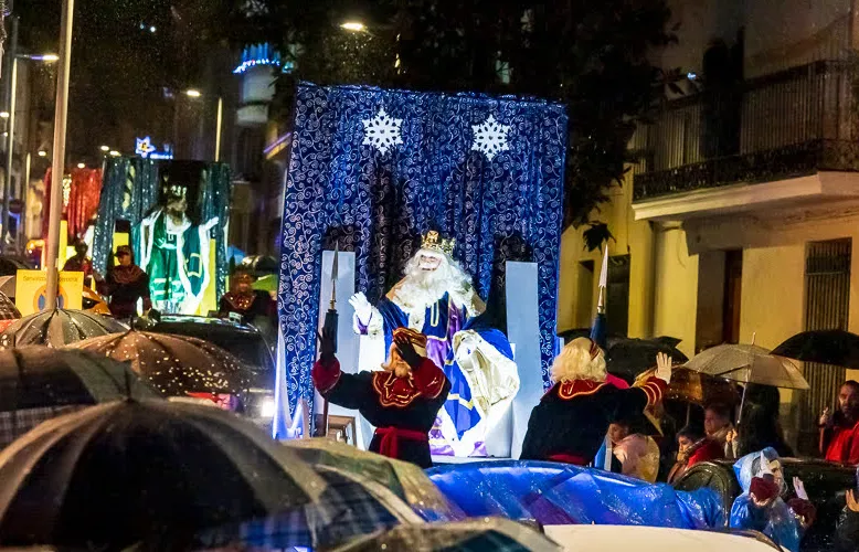 Una cavalcada de Reis passada per aigua
