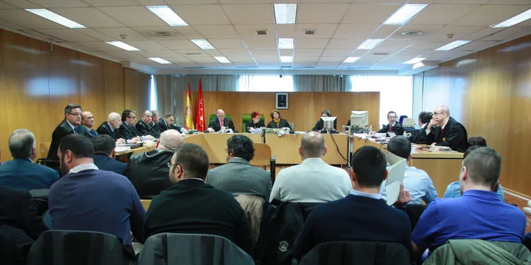 L'Audiència de Madrid ordena que els assaltants de la Llibreria Blanquerna el 2013 ingressin a presó abans d'un mes