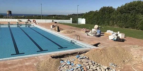 La piscina municipal d’Altafulla es posa a punt