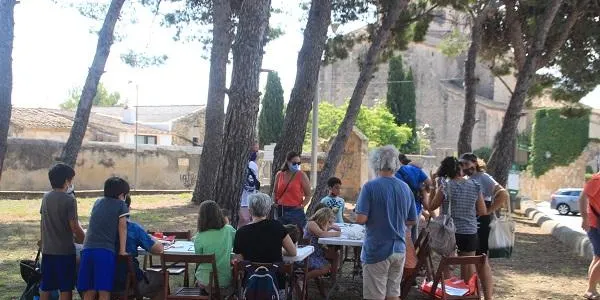 Els adults i els infants tornen a ser partícips de ‘L’art al carrer’ del Cercle Artístic d’Altafulla