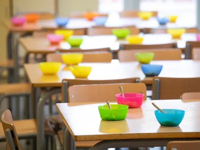 Les targetes moneder vinculades als ajuts de menjador escolar deixen d’estar actives des del 31 de juliol