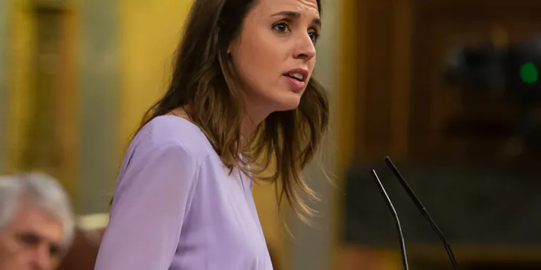 Irene Montero insisteix a denunciar el "retrocés" de la proposta del PSOE i diu que farà "tot el possible" per aturar-ho
