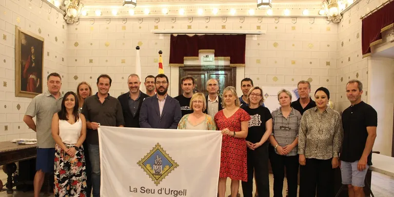 Lliurament de banderes de la Seu d'Urgell a clubs esportius i homenatge als atletes olímpics de la ciutat