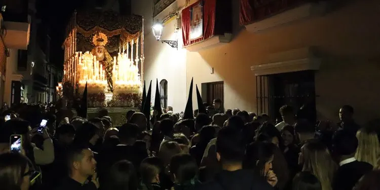 La hermandad de los Gitanos y el azulejo de la barriada La Paz, protagonistas de ‘Semana Santa en la Campiña’