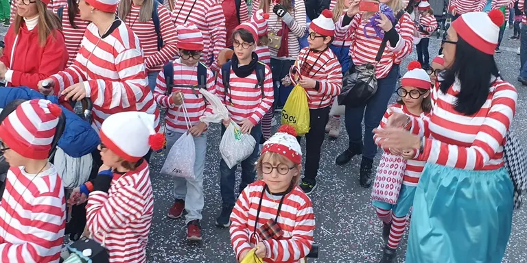 El Rei Carnestoltes acaba aquesta tarda el seu mandat amb l’Enterrament de la Sardina