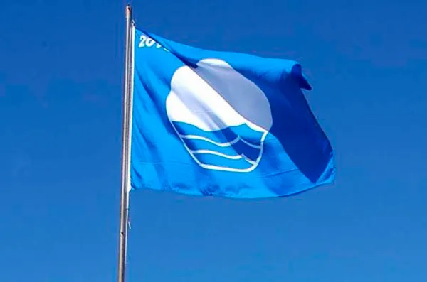 La platja de la Riera Pineda renova la Bandera Blava