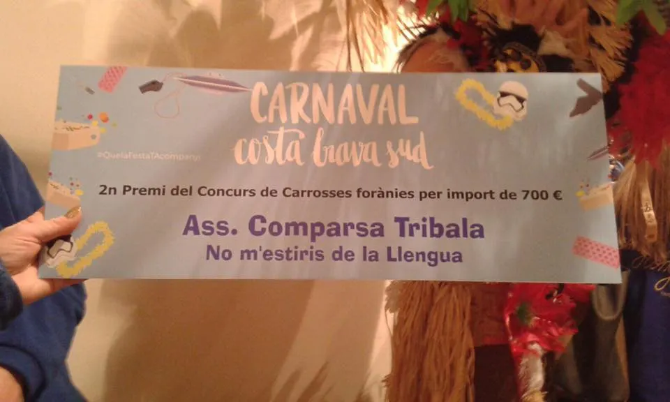 La comparsa de La Tribada guanya el segon premi en carrosses, al Carnaval de Blanes