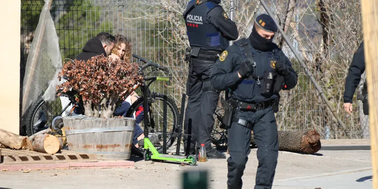 L'operatiu de Mossos contra un grup criminal dedicat al tràfic de marihuana acaba amb deu detinguts
