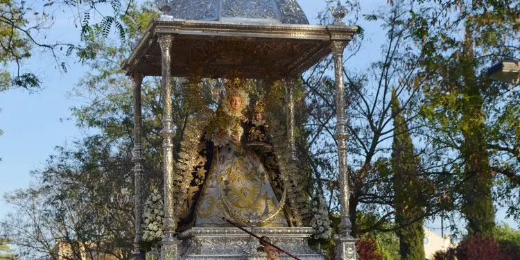 La hermandad de la Virgen de Consolación estudiará el cambio definitivo de la procesión anual de la patrona de Utrera