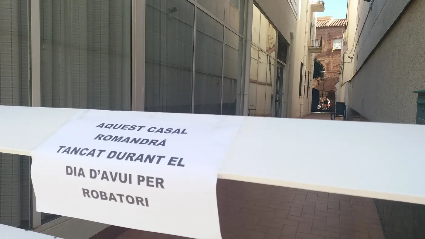 Robatoris al Casal d'avis Les Mèlies i a l'Escola Antoni Doltra