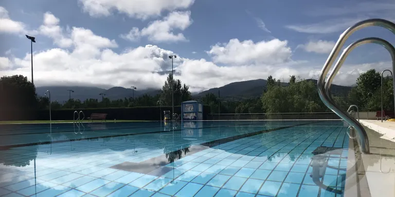 La piscina municipal de la Seu d'Urgell inicia la temporada amb una jornada de portes obertes