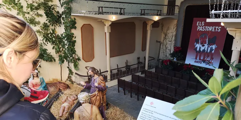 El pessebre de la plaça de l’Església torna a lluir després de l’acte vandàlic de la nit del 24