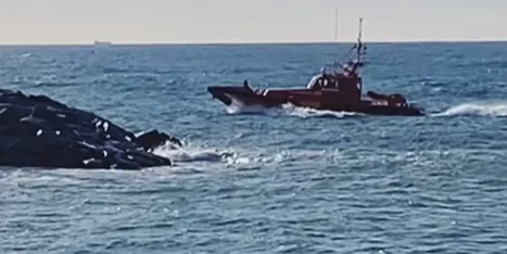 Les tasques per trobar el pescador arenyenc s'han reprès durant la jornada d'avui