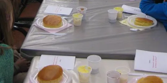 Una vintena d'infants al taller de creació de Mones de Pasqua