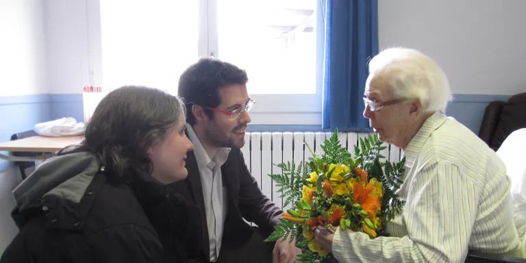 L'Ajuntament de la Seu felicita l'àvia centenària Carmen Felipe