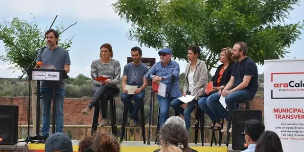 Unes 80 persones assisteixen a l’acte central d’Ara Caldes, a la plaça U d’Octubre