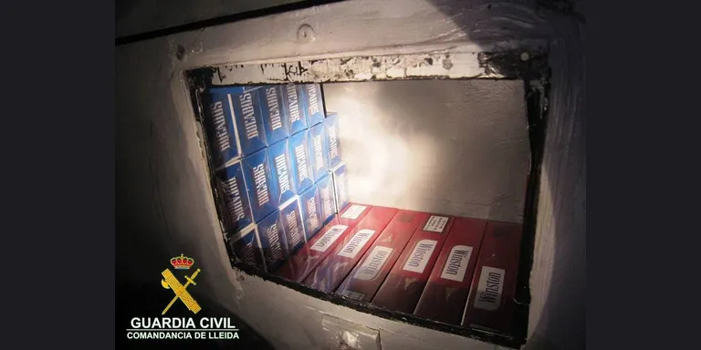 Comís de tabac per valor de més de 15.000 euros en dos controls a la duana