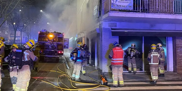 Incendi a Poblenou sense ferits, però amb danys materials