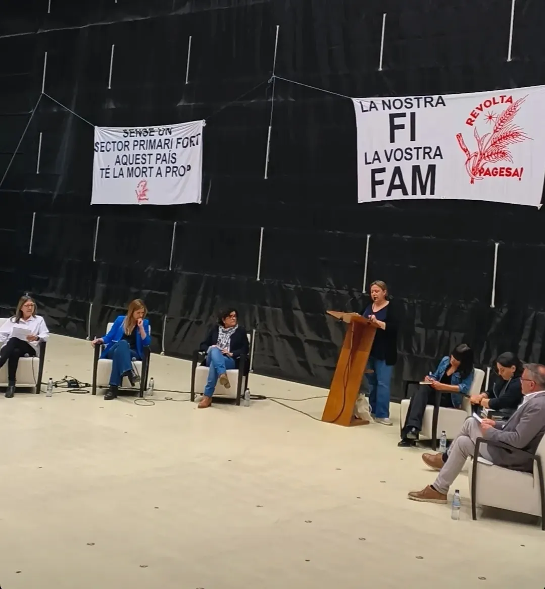 Els grups parlamentaris reclamen un canvi de model per preservar la pagesia