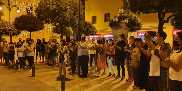 Concentració feminista a Pineda en rebuig a tots els feminicidis