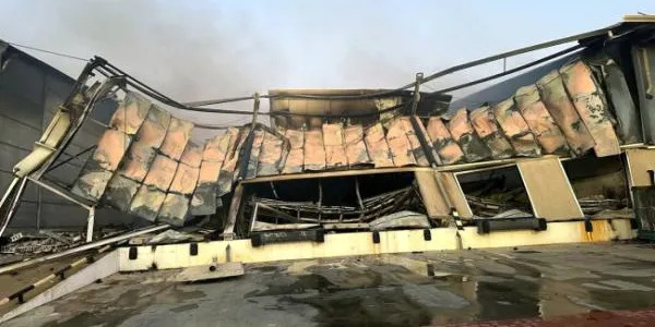 Un incendi crema tres naus de l‘empresa Salvat Logística al CIM del Camp i obliga a activar el PLASEQTA