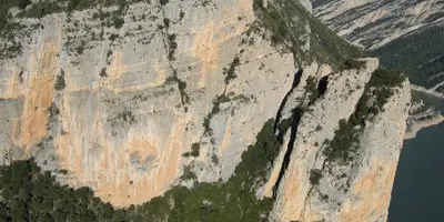 Mor un home mentre escalava la via ferrada Regina, a Oliana