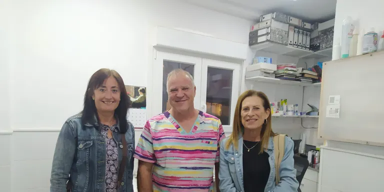 Alumnes de Cambrils practiquen el català en establiments col·laboradors del Voluntariat per la llengua